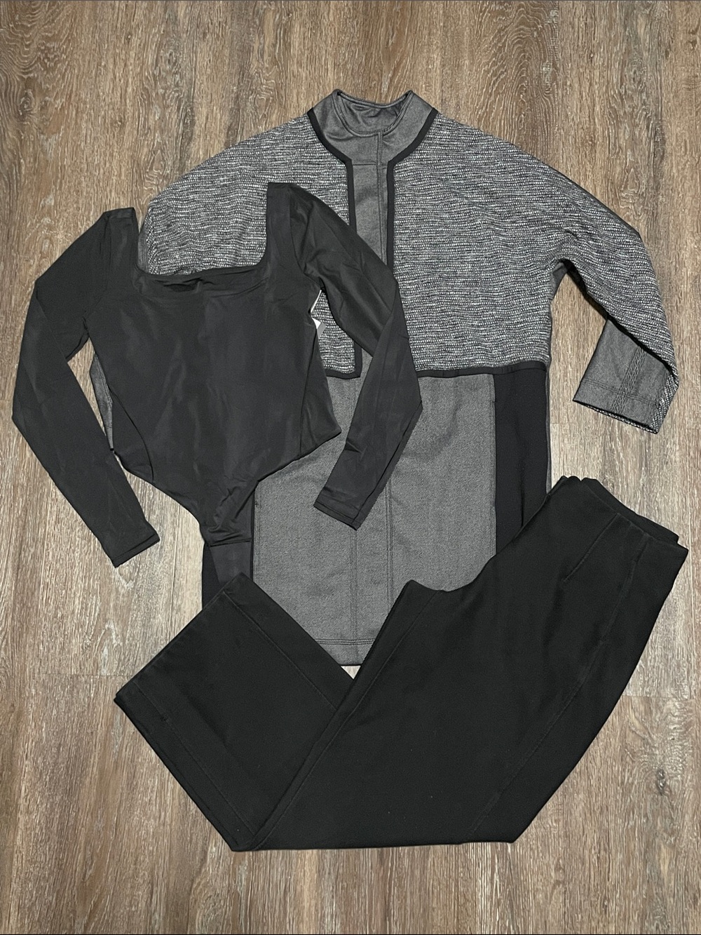 GUC Lululemon Matching Casual Black Set. Size Tops XS, S/ Bottom 4